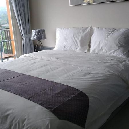 باندونج Galeri Ciumbuleuit Apartment 3 By Gezonder المظهر الخارجي الصورة